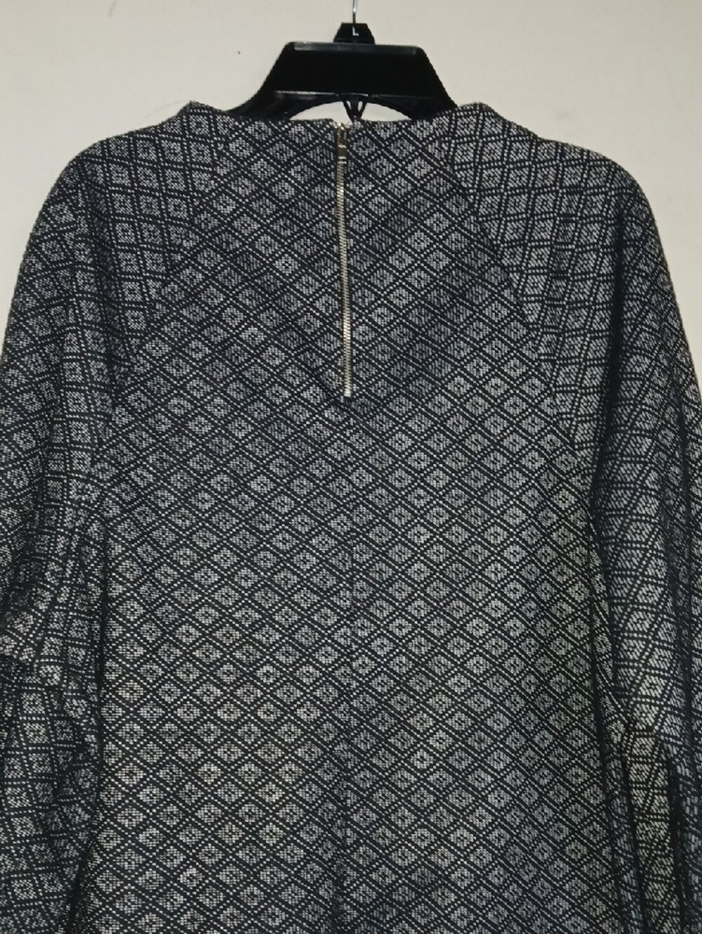 W5 Black and White Textured Zip-Front Top - Picture 4 of 6